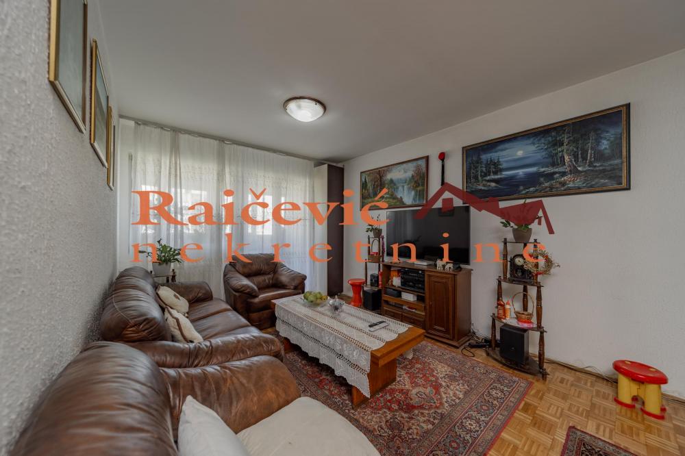 Stan na prodaju u Beogradu, Novi Beograd blok 62, dvoiposoban, 78m2, cena 210000 evra