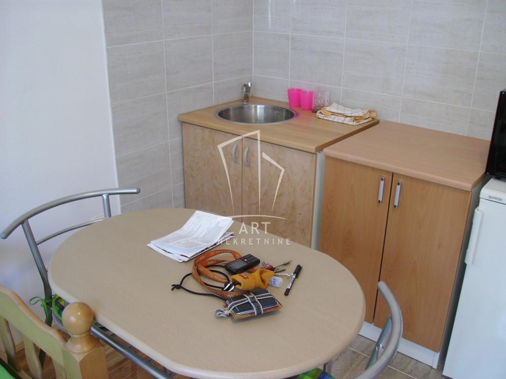 Stan na prodaju u Beogradu, Karaburma, 20m2, cena 87000 evra