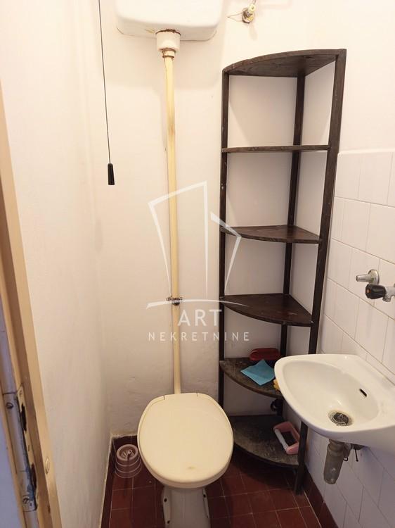 Stan na prodaju u Beogradu, Novi Beograd blok 62, dvoiposoban, 63m2, cena 171000 evra