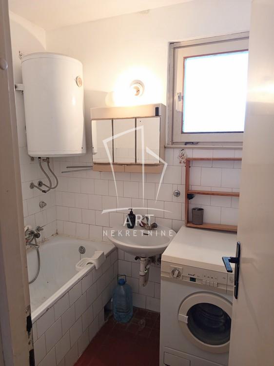 Stan na prodaju u Beogradu, Novi Beograd blok 62, dvoiposoban, 63m2, cena 171000 evra