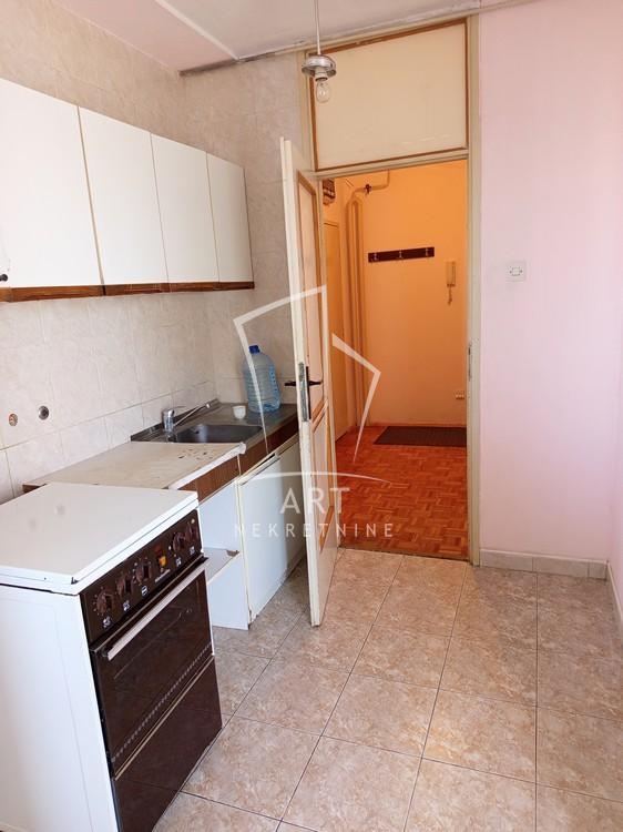 Stan na prodaju u Beogradu, Novi Beograd blok 62, dvoiposoban, 63m2, cena 171000 evra