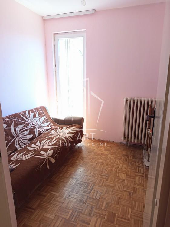 Stan na prodaju u Beogradu, Novi Beograd blok 62, dvoiposoban, 63m2, cena 171000 evra