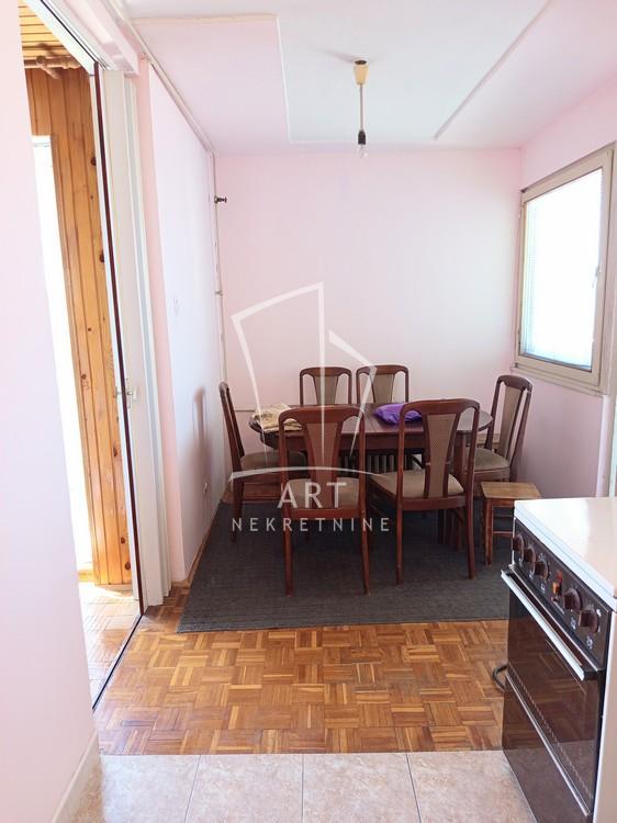 Stan na prodaju u Beogradu, Novi Beograd blok 62, dvoiposoban, 63m2, cena 171000 evra