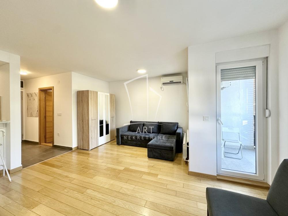 Stan na prodaju u Beogradu, Zemun, jednosoban, 38m2, cena 159950 evra