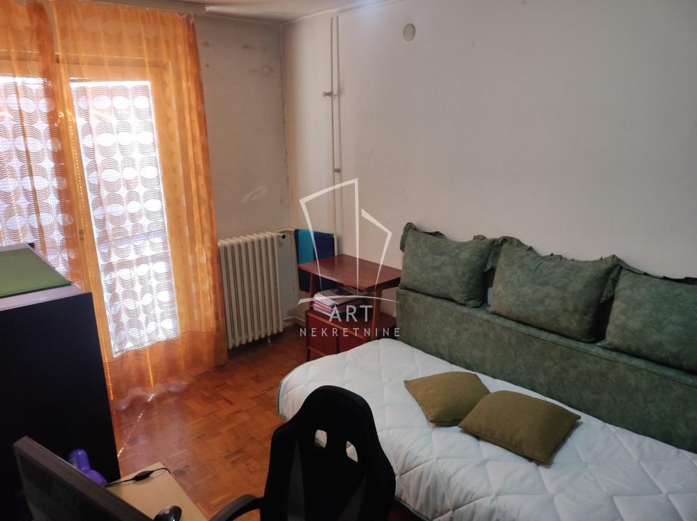 Stan na prodaju u Beogradu, Novi Beograd blok 63, dvoiposoban, 65m2, cena 168960 evra