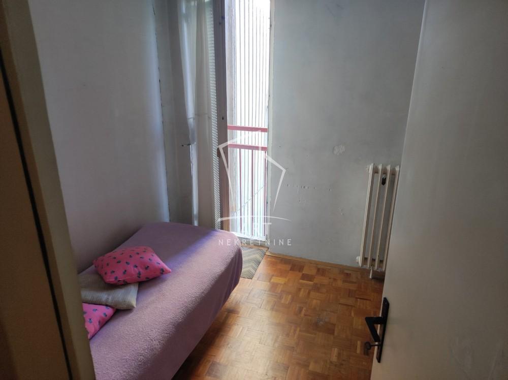 Stan na prodaju u Beogradu, Novi Beograd blok 63, dvoiposoban, 65m2, cena 168960 evra