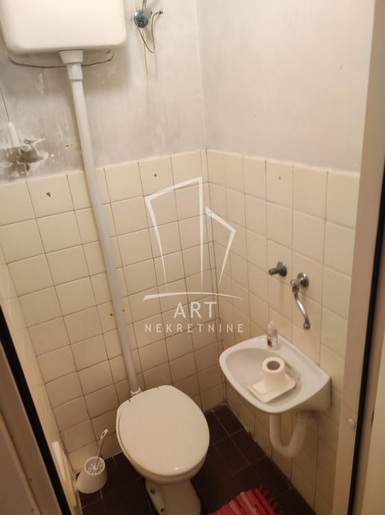 Stan na prodaju u Beogradu, Novi Beograd blok 63, dvoiposoban, 65m2, cena 168960 evra
