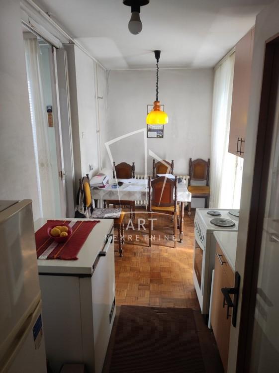 Stan na prodaju u Beogradu, Novi Beograd blok 63, dvoiposoban, 65m2, cena 168960 evra