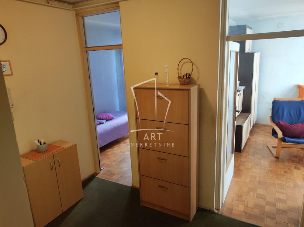 Stan na prodaju u Beogradu, Novi Beograd blok 63, dvoiposoban, 65m2, cena 168960 evra
