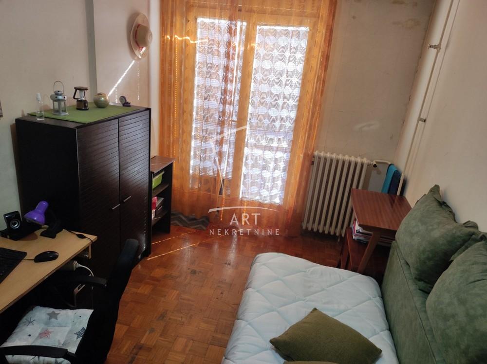 Stan na prodaju u Beogradu, Novi Beograd blok 63, dvoiposoban, 65m2, cena 168960 evra