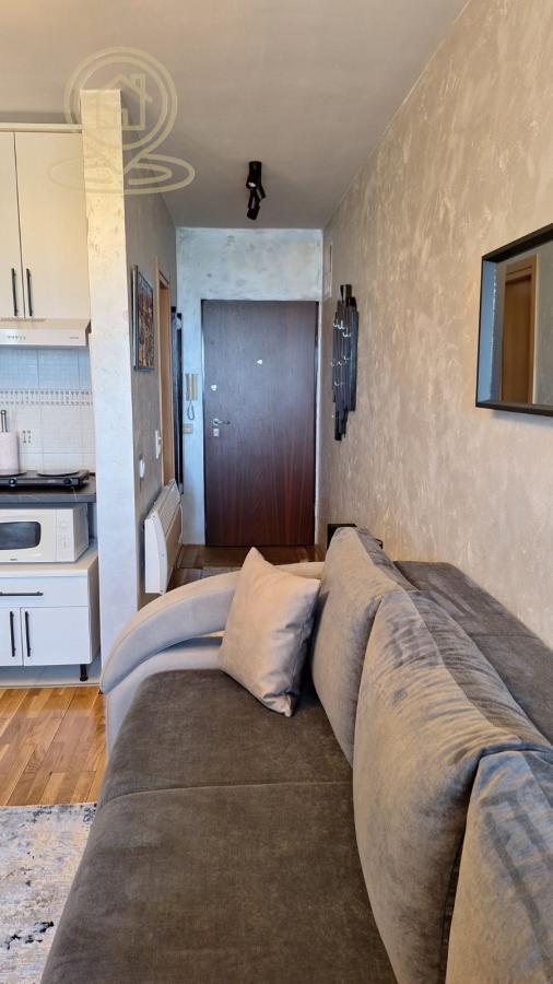 Stan na prodaju u Beogradu, Karaburma, jednosoban, 25m2, cena 83000 evra