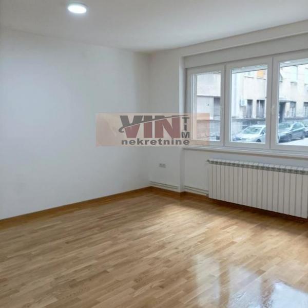 Stan na prodaju u Beogradu, Kalenić pijaca, trosoban, 69m2, cena 280000 evra