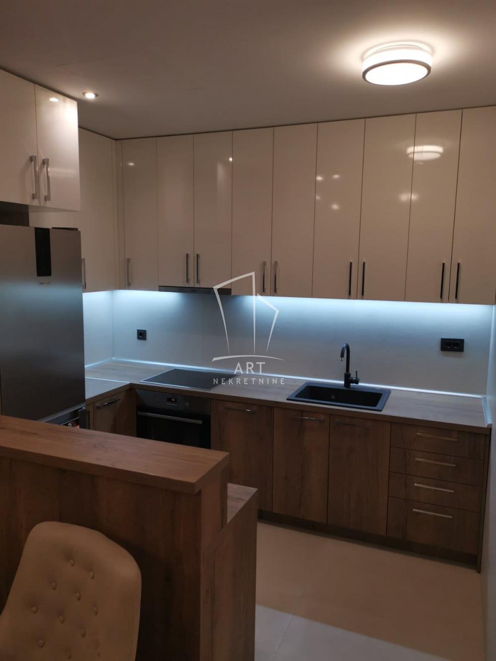 Stan na prodaju u Beogradu, Stari grad, dvosoban, 65m2, cena 1100 evra