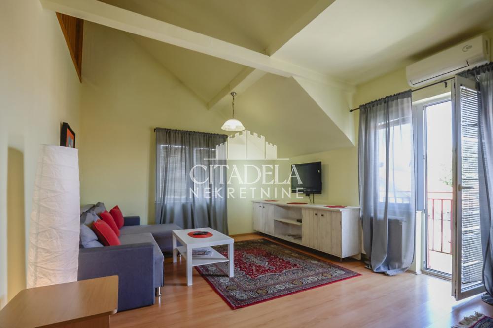 Stan na prodaju u Beogradu, Zemun, dvoiposoban, 84m2, cena 160000 evra