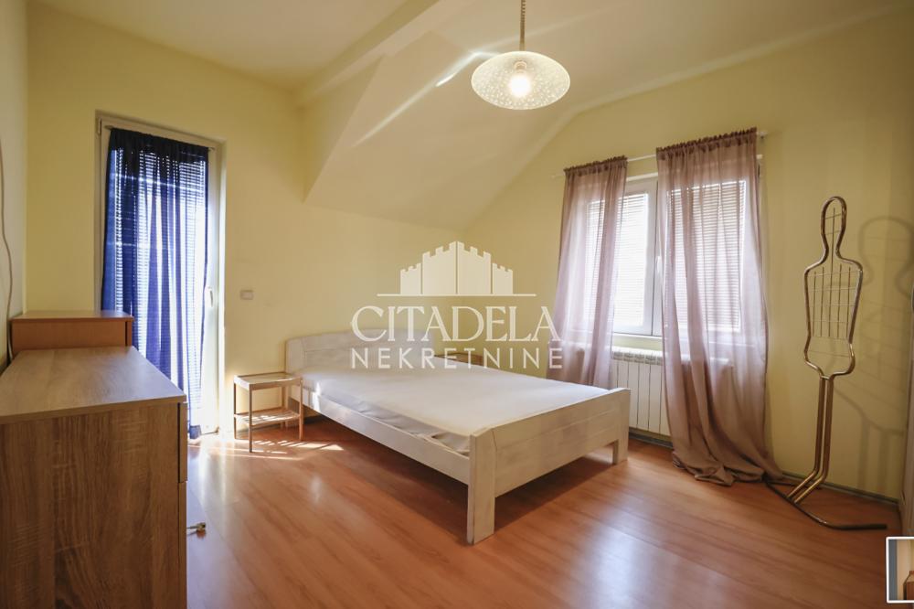 Stan na prodaju u Beogradu, Zemun, dvoiposoban, 84m2, cena 164000 evra