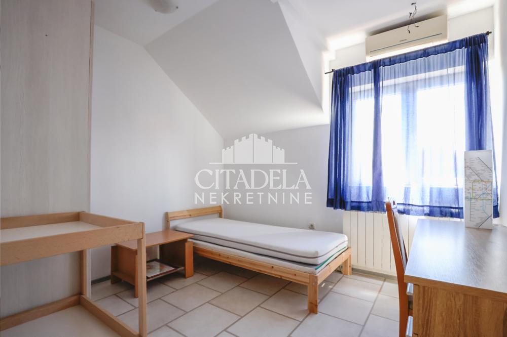 Stan na prodaju u Beogradu, Zemun, dvoiposoban, 84m2, cena 164000 evra