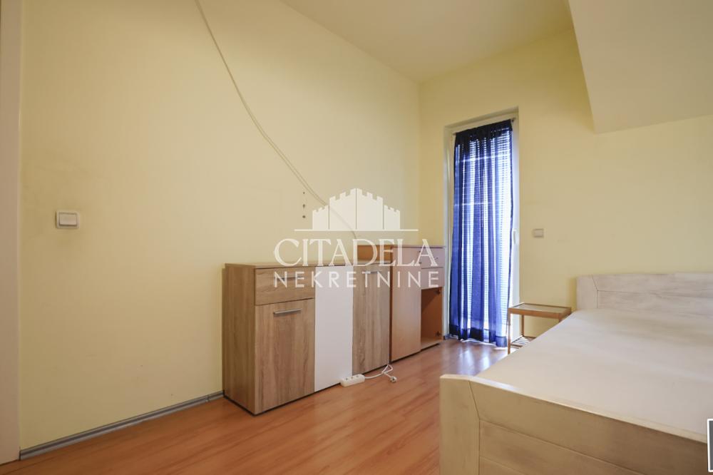 Stan na prodaju u Beogradu, Zemun, dvoiposoban, 84m2, cena 164000 evra