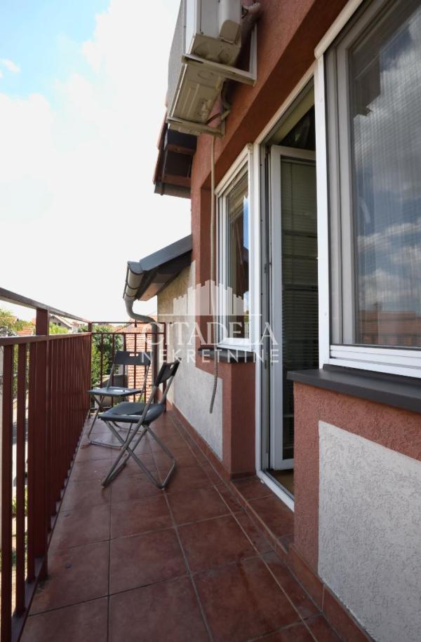 Stan na prodaju u Beogradu, Zemun, dvoiposoban, 84m2, cena 164000 evra