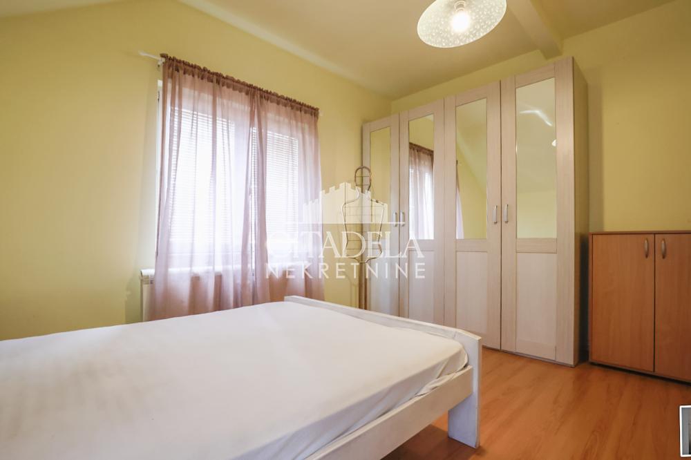 Stan na prodaju u Beogradu, Zemun, dvoiposoban, 84m2, cena 164000 evra