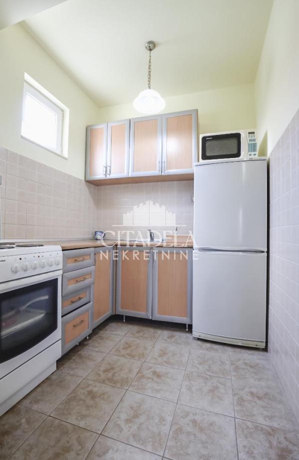 Stan na prodaju u Beogradu, Zemun, dvoiposoban, 84m2, cena 164000 evra