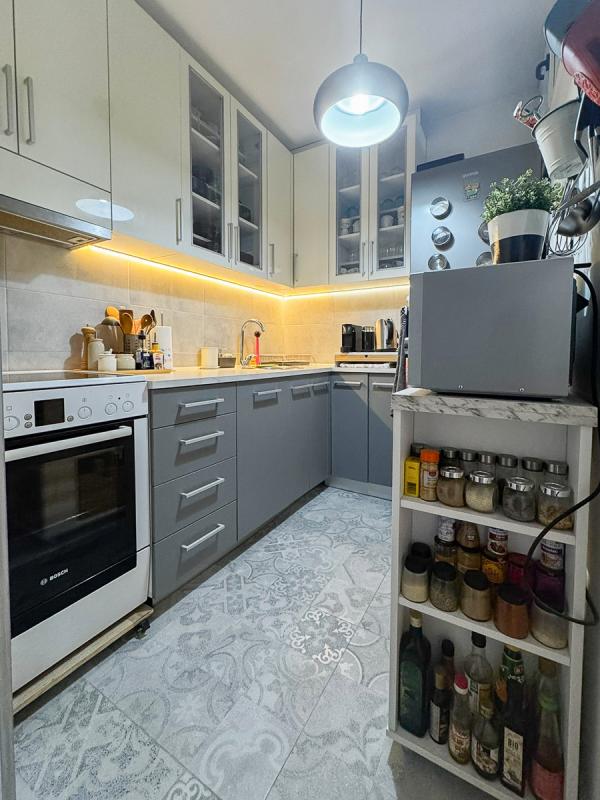 Stan na prodaju u Beogradu, Đeram pijaca, trosoban, 69m2, cena 260000 evra