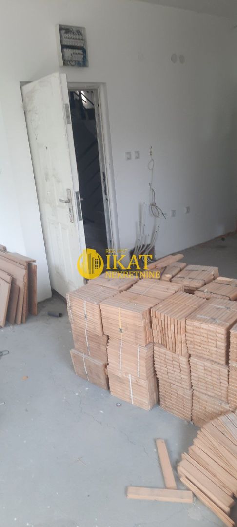 Stan na prodaju u Beogradu, Zemun, dvoiposoban, 53m2, cena 106000 evra