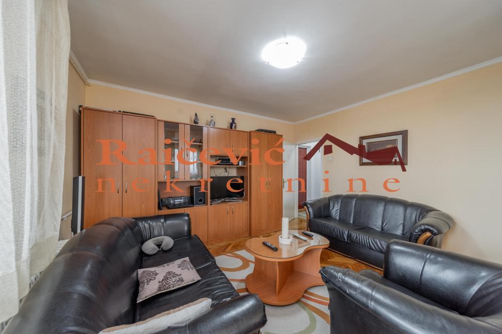 Stan na prodaju u Beogradu, Novi Beograd blok 21 (10. gimnazija), jednosoban, 68m2, cena 138000 evra