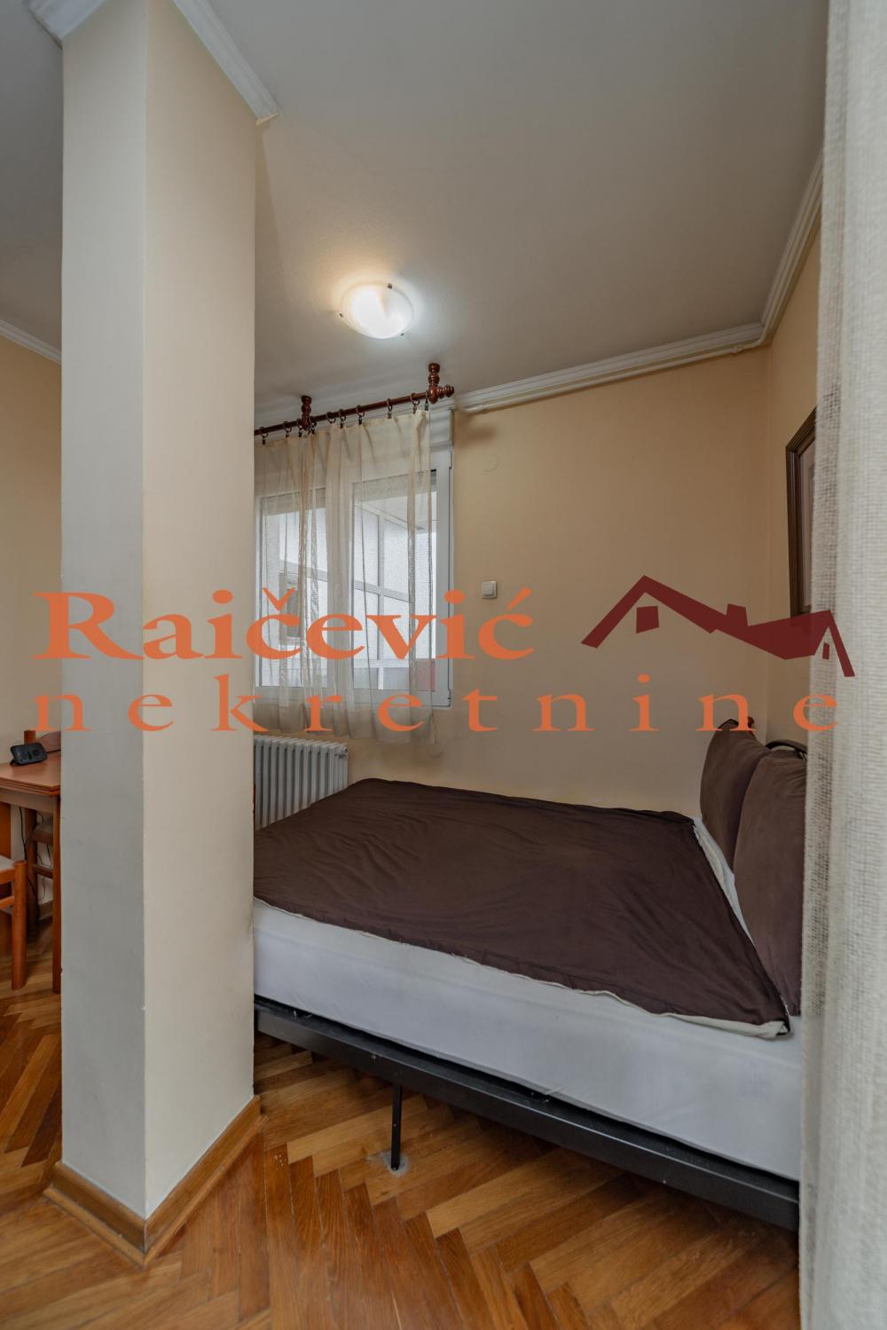 Stan na prodaju u Beogradu, Novi Beograd blok 21 (10. gimnazija), jednosoban, 68m2, cena 138000 evra