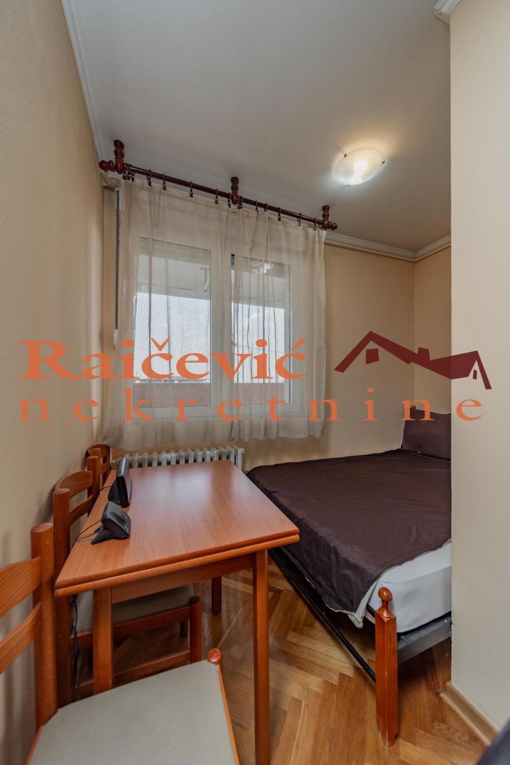 Stan na prodaju u Beogradu, Novi Beograd blok 21 (10. gimnazija), jednosoban, 68m2, cena 138000 evra