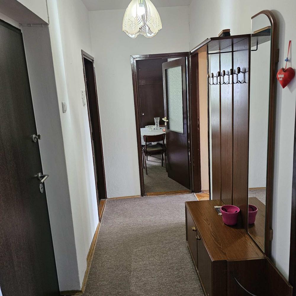 Stan na prodaju u Beogradu, Karaburma, trosoban, 66m2, cena 153000 evra