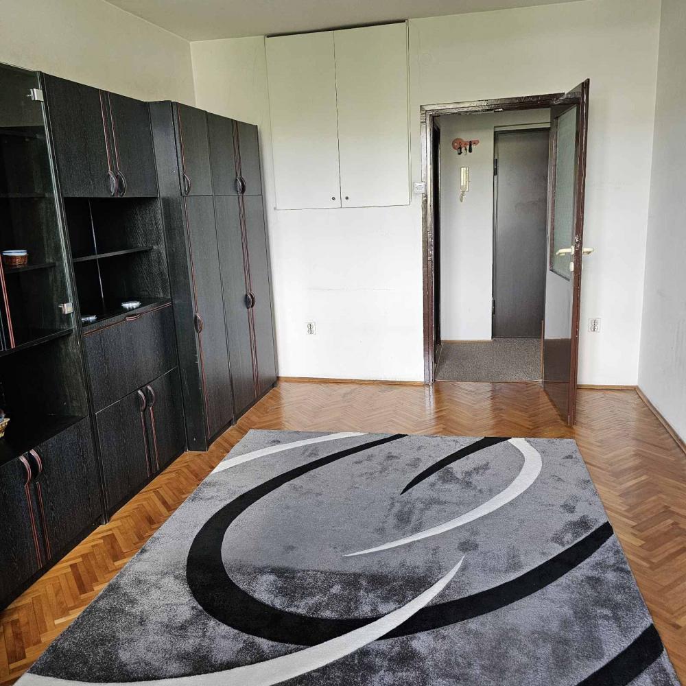 Stan na prodaju u Beogradu, Karaburma, trosoban, 66m2, cena 153000 evra