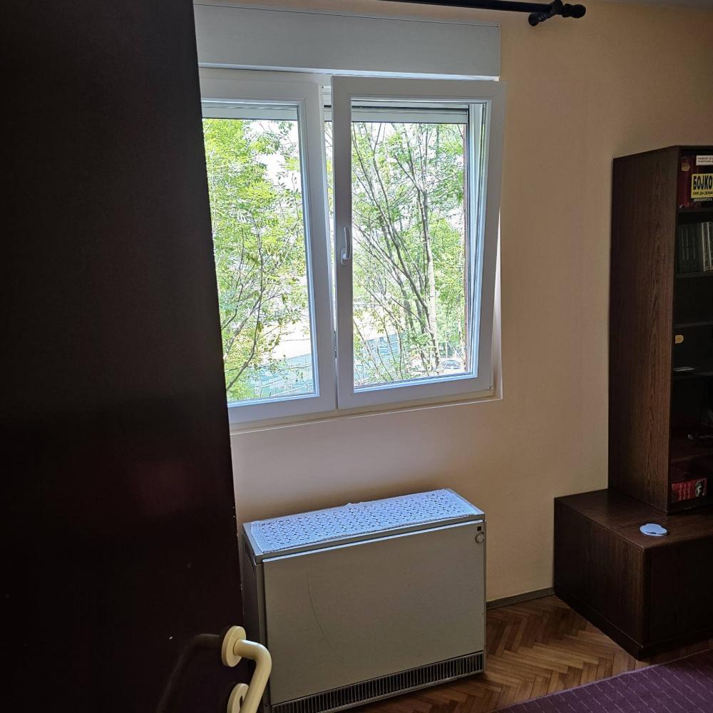 Stan na prodaju u Beogradu, Karaburma, trosoban, 66m2, cena 153000 evra
