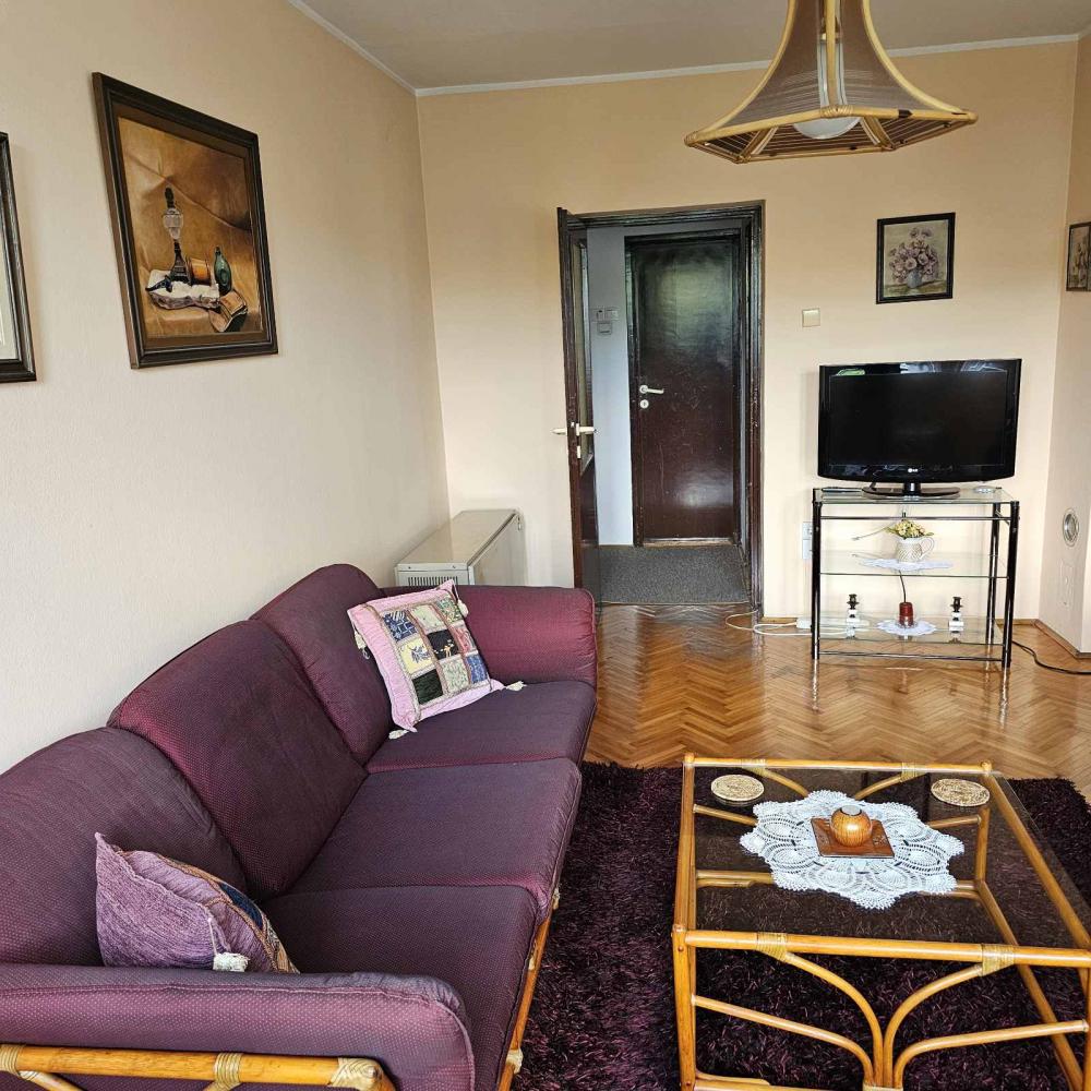 Stan na prodaju u Beogradu, Karaburma, trosoban, 66m2, cena 153000 evra