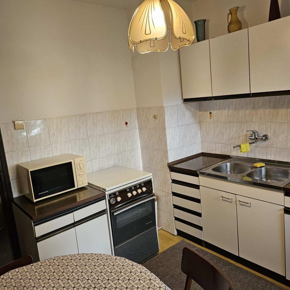 Stan na prodaju u Beogradu, Karaburma, trosoban, 66m2, cena 153000 evra
