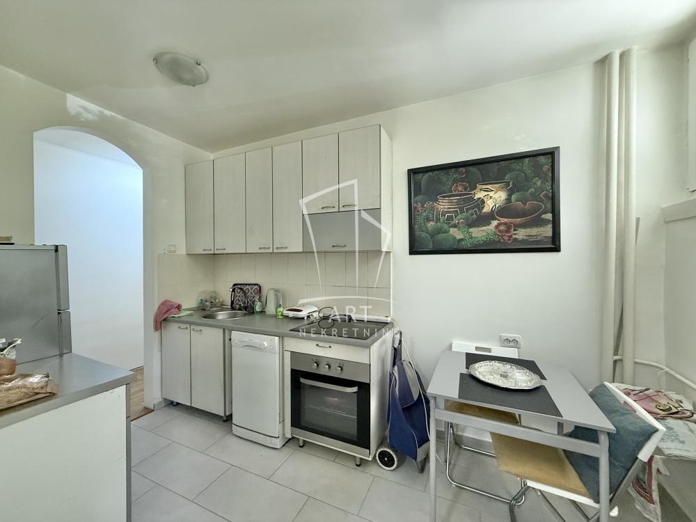 Stan na prodaju u Beogradu, Voždovac, jednoiposoban, 42m2, cena 117000 evra