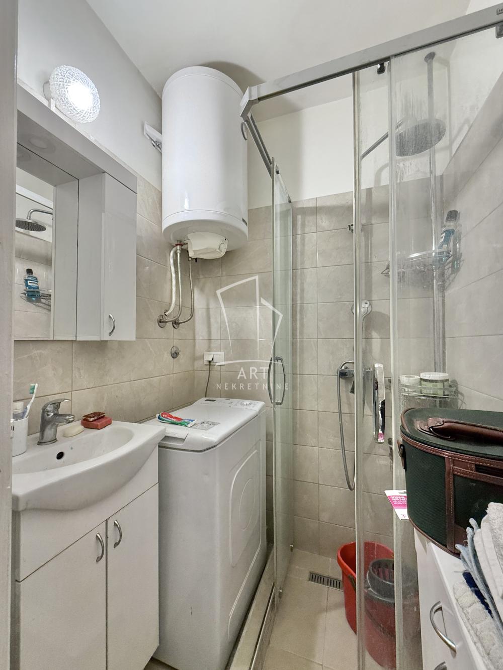 Stan na prodaju u Beogradu, Voždovac, jednoiposoban, 42m2, cena 117000 evra
