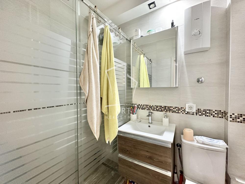 Stan na prodaju u Beogradu, Novi Beograd, dvoiposoban, 64m2, cena 256000 evra