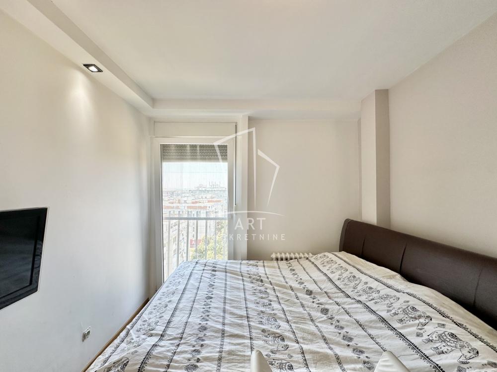 Stan na prodaju u Beogradu, Novi Beograd, dvoiposoban, 64m2, cena 256000 evra