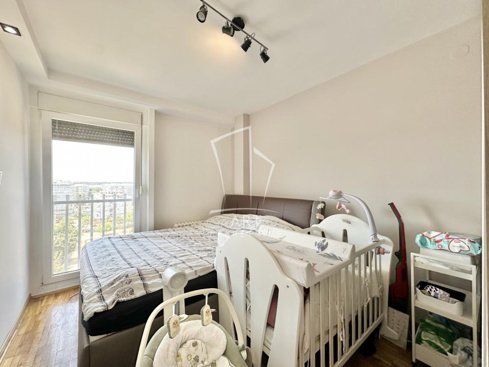 Stan na prodaju u Beogradu, Novi Beograd, dvoiposoban, 64m2, cena 256000 evra