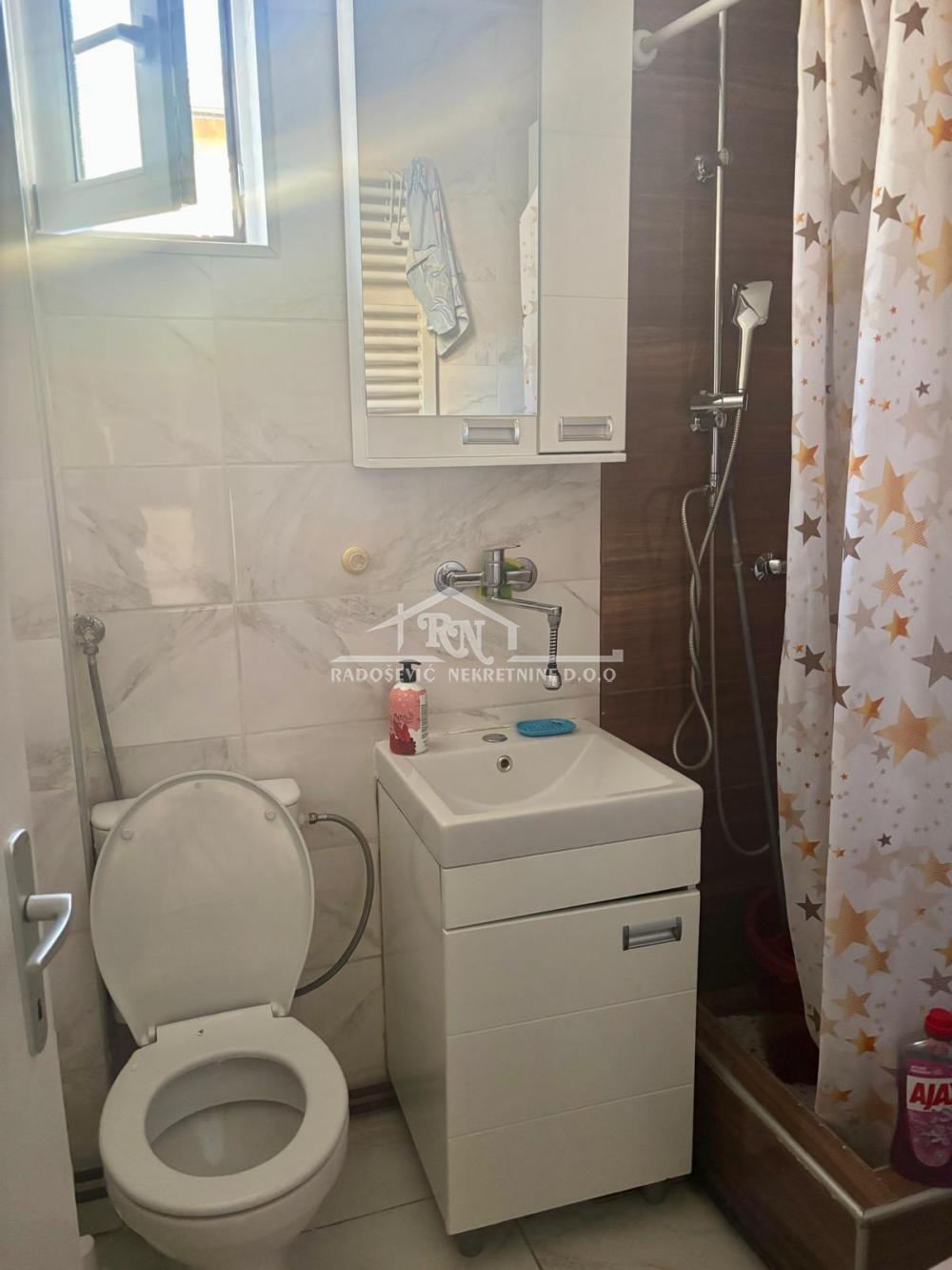 Stan na prodaju u Beogradu, Petlovo brdo, troiposoban, 81m2, cena 135000 evra