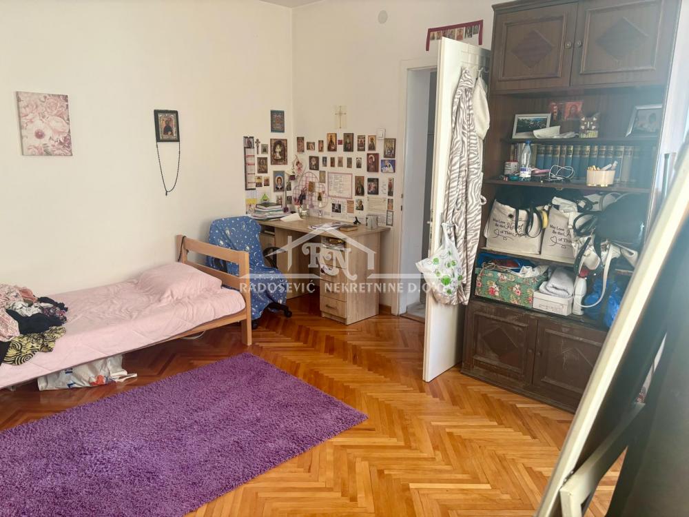 Stan na prodaju u Beogradu, Petlovo brdo, troiposoban, 81m2, cena 135000 evra