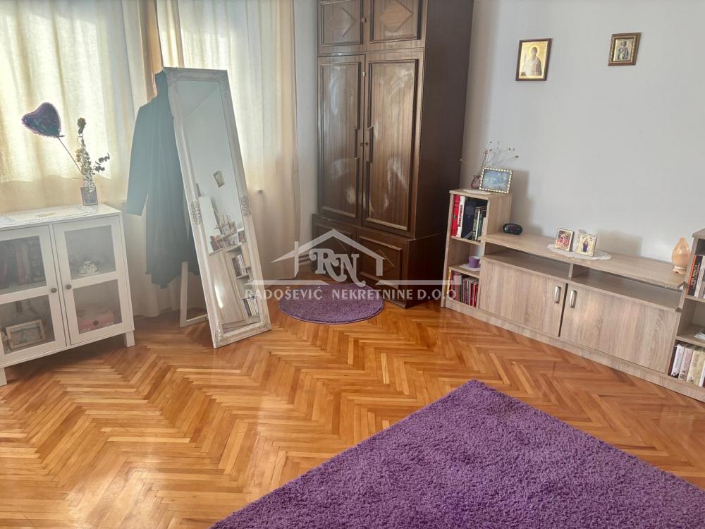 Stan na prodaju u Beogradu, Petlovo brdo, troiposoban, 81m2, cena 135000 evra