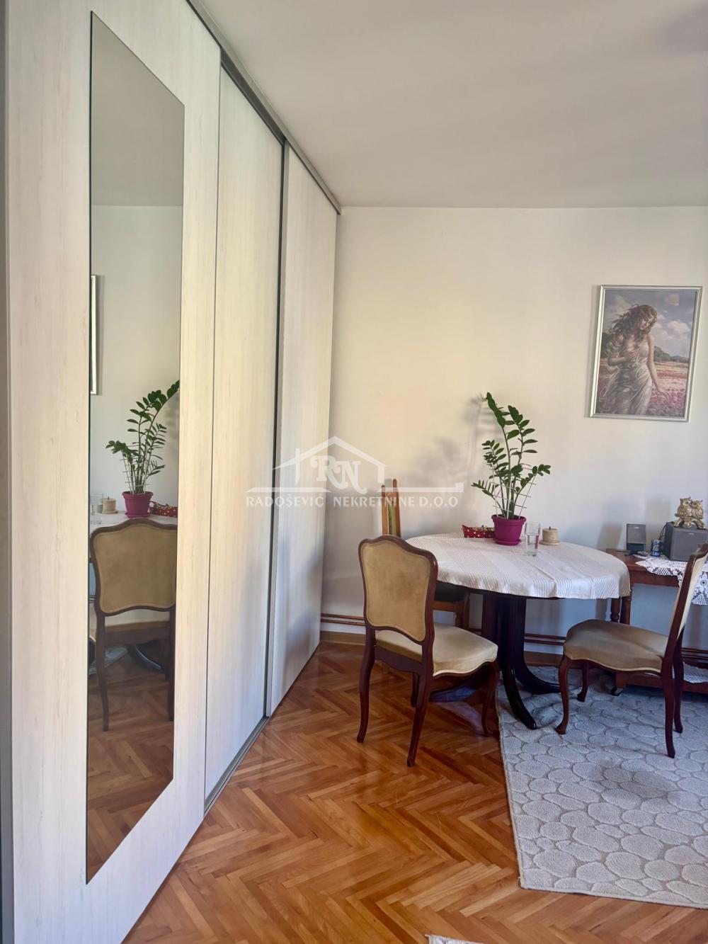 Stan na prodaju u Beogradu, Petlovo brdo, troiposoban, 81m2, cena 135000 evra