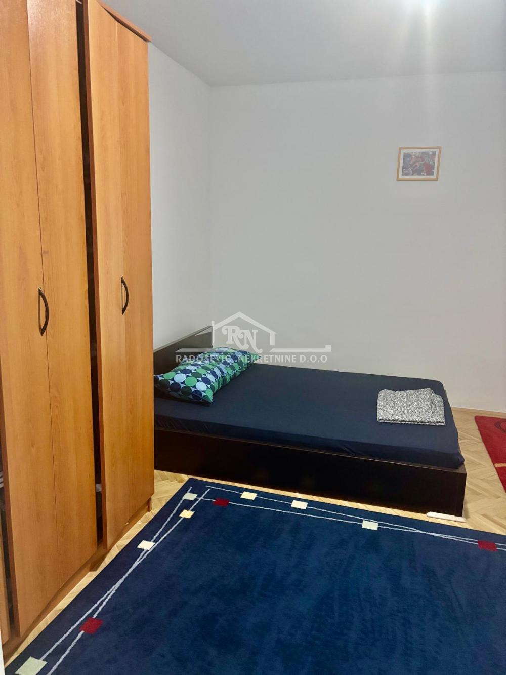 Stan na prodaju u Beogradu, Petlovo brdo, troiposoban, 71m2, cena 142500 evra