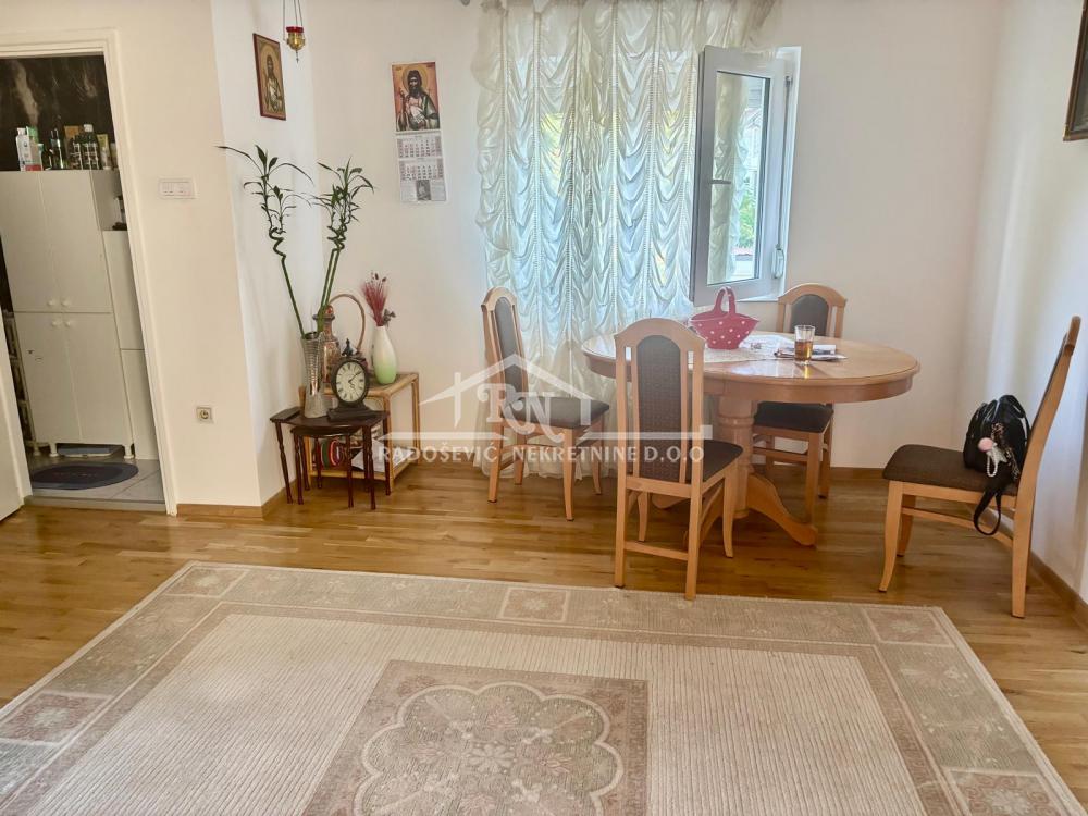 Stan na prodaju u Beogradu, Petlovo brdo, troiposoban, 71m2, cena 142500 evra