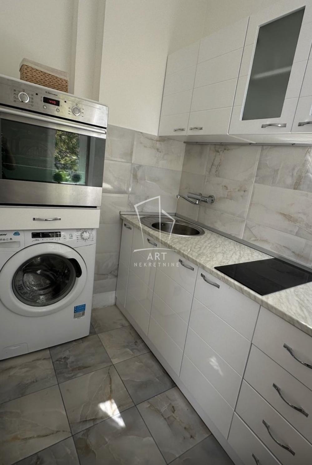 Stan na prodaju u Beogradu, Senjak, dvosoban, 38m2, cena 145500 evra