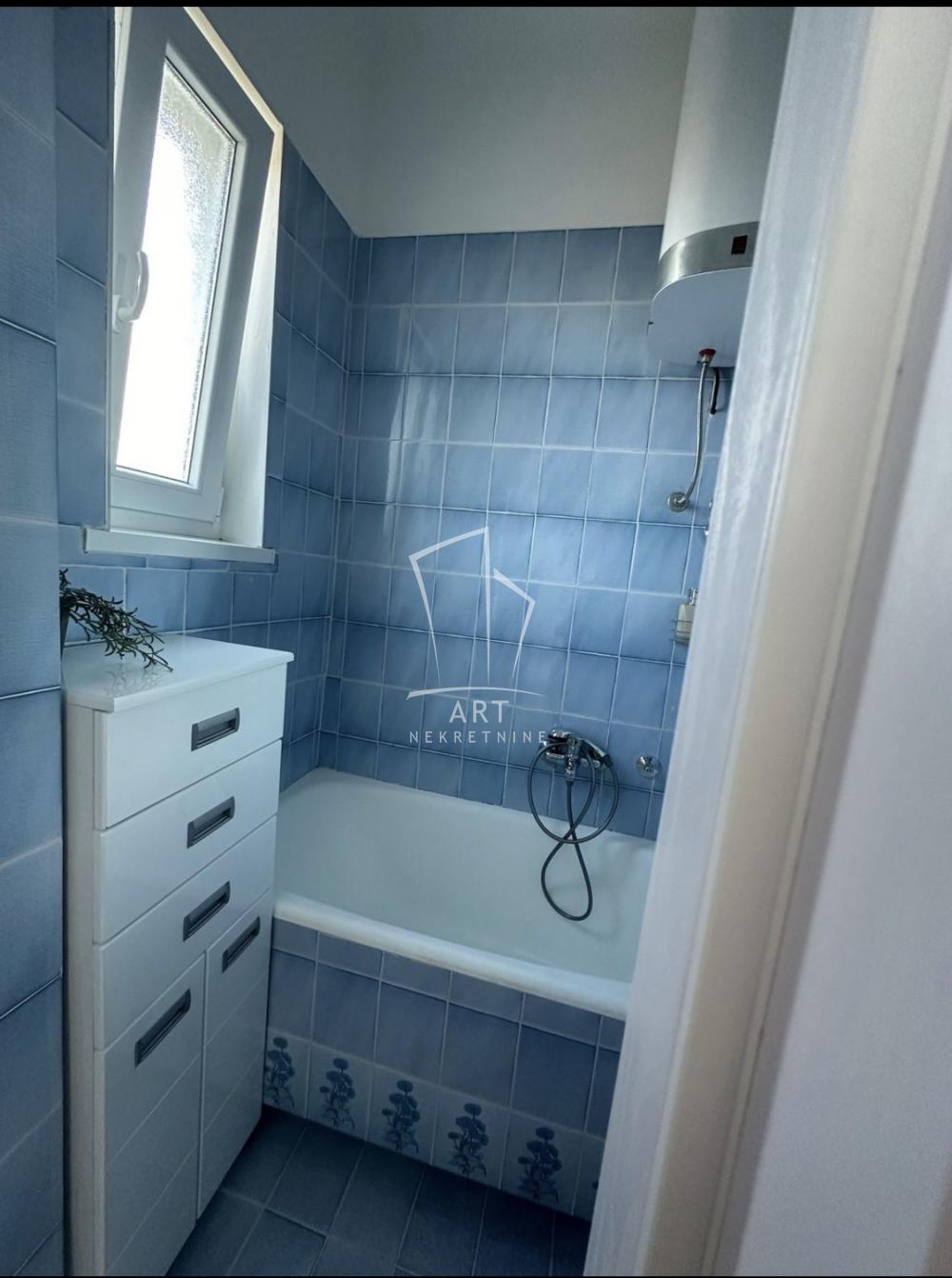 Stan na prodaju u Beogradu, Senjak, dvosoban, 38m2, cena 145500 evra
