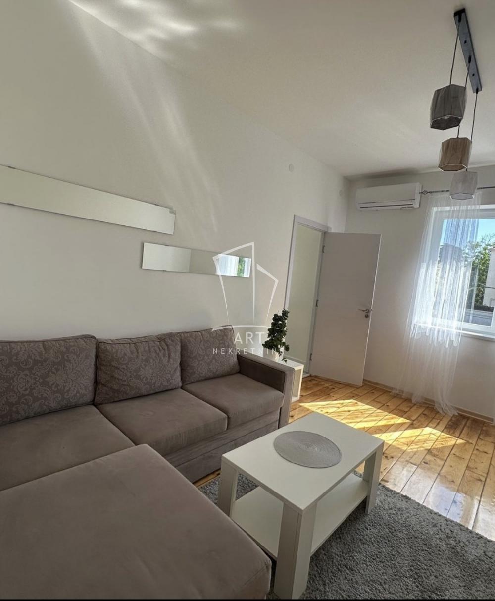 Stan na prodaju u Beogradu, Senjak, dvosoban, 38m2, cena 145500 evra