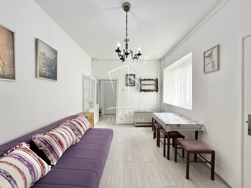 Stan na prodaju u Beogradu, Vukov spomenik, jednoiposoban, 32m2, cena 134400 evra