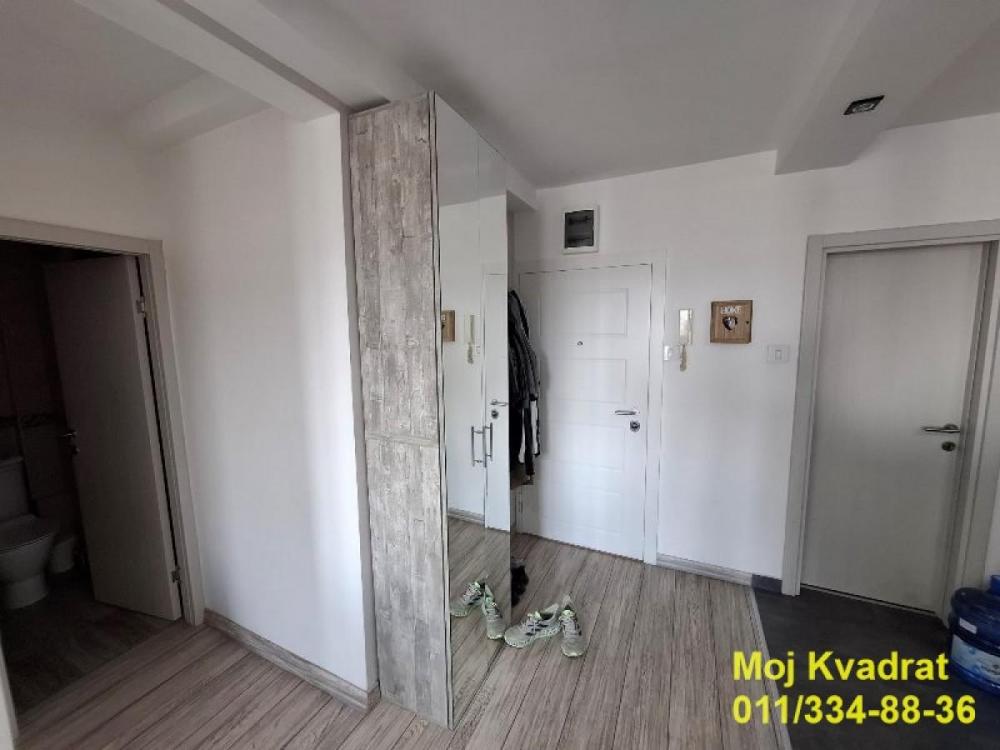 Stan na prodaju u Beogradu, Novi Beograd blok 30 (B92), dvoiposoban, 64m2, cena 255000 evra